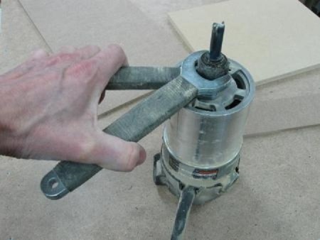 Router Wrench Tightening Tip