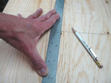 Prevent Metal Ruler From Slipping / Prévenir le glissement d'une règle de métal