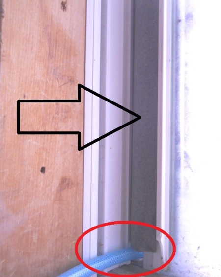 Quick & Easy Temporary Window Seal / Calfeutrage temporaire rapide pour fenêtre
