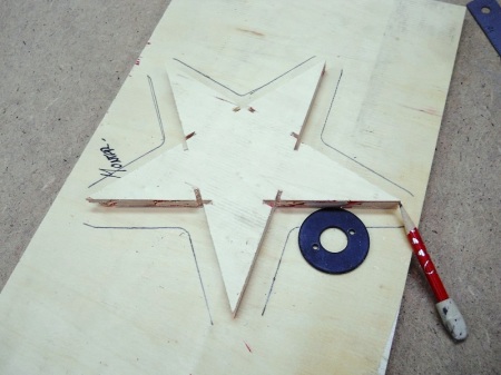 Drawing and Cutting a Wooden 5 Point Star / Dessiner et coupe une étoile à 5 branches en bois